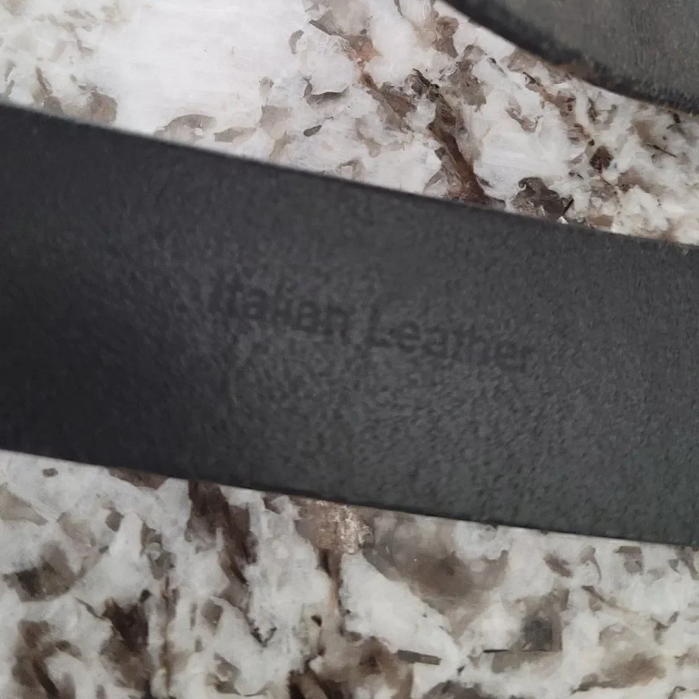 Wilson’s Leather Italian Belt w/ Silver Buckle size 34‎